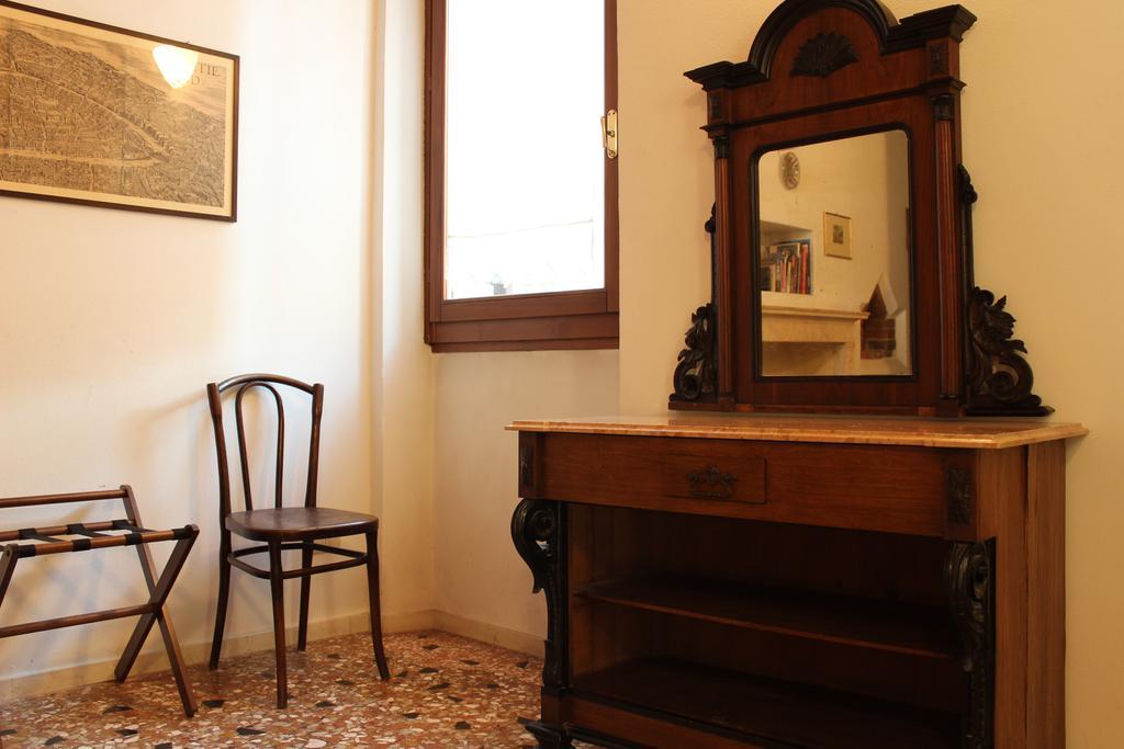 Residenza Carducci Centro Storico Apartment Verona Cameră foto